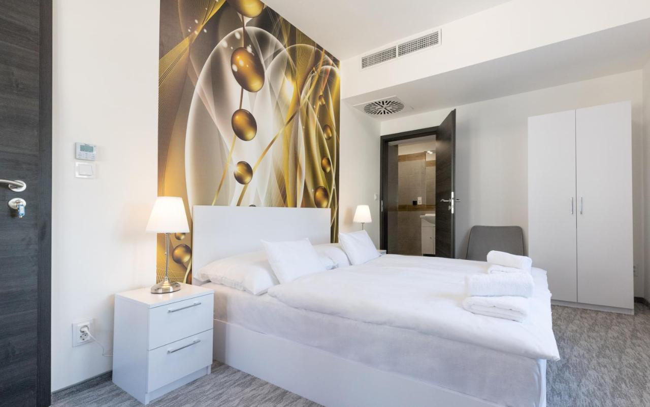 Panzio 81 Bed & Breakfast ไฮจ์ดุสโซบอสโล ภายนอก รูปภาพ