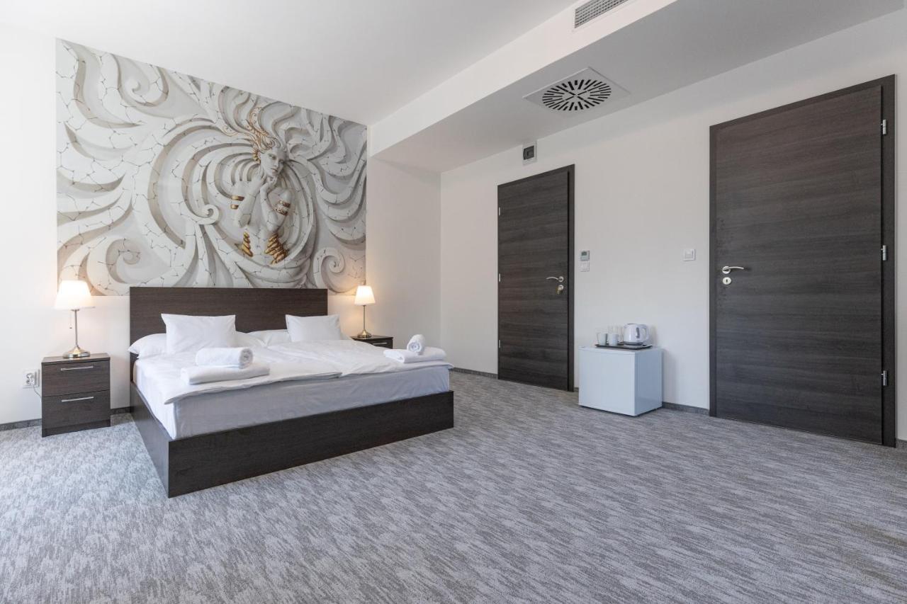 Panzio 81 Bed & Breakfast ไฮจ์ดุสโซบอสโล ภายนอก รูปภาพ