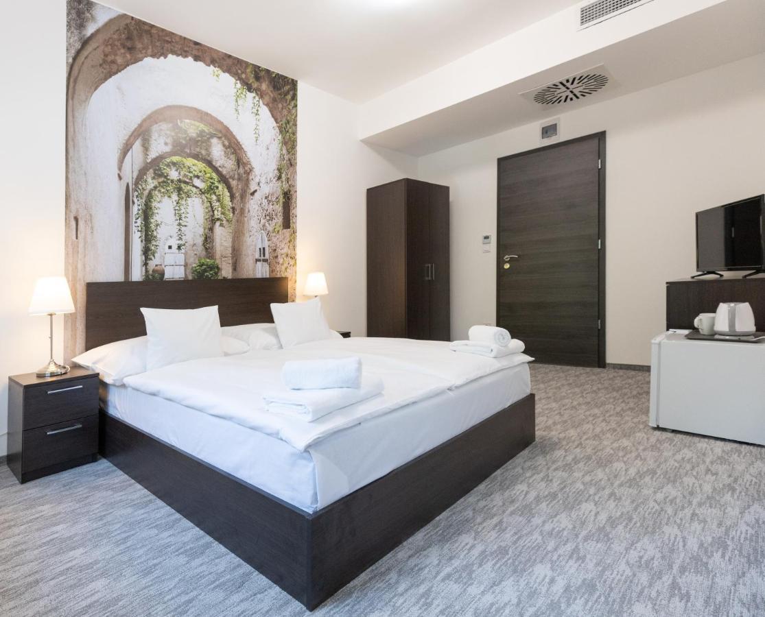 Panzio 81 Bed & Breakfast ไฮจ์ดุสโซบอสโล ภายนอก รูปภาพ