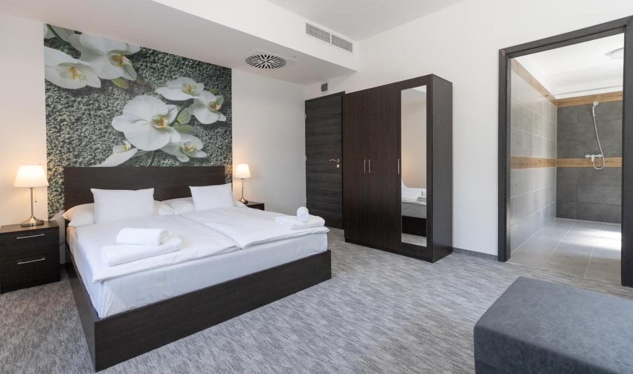 Panzio 81 Bed & Breakfast ไฮจ์ดุสโซบอสโล ภายนอก รูปภาพ