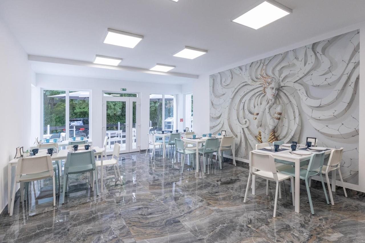 Panzio 81 Bed & Breakfast ไฮจ์ดุสโซบอสโล ภายนอก รูปภาพ